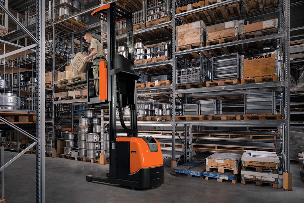 Order Picking Machines in Warehouses: Systems and Key Insights