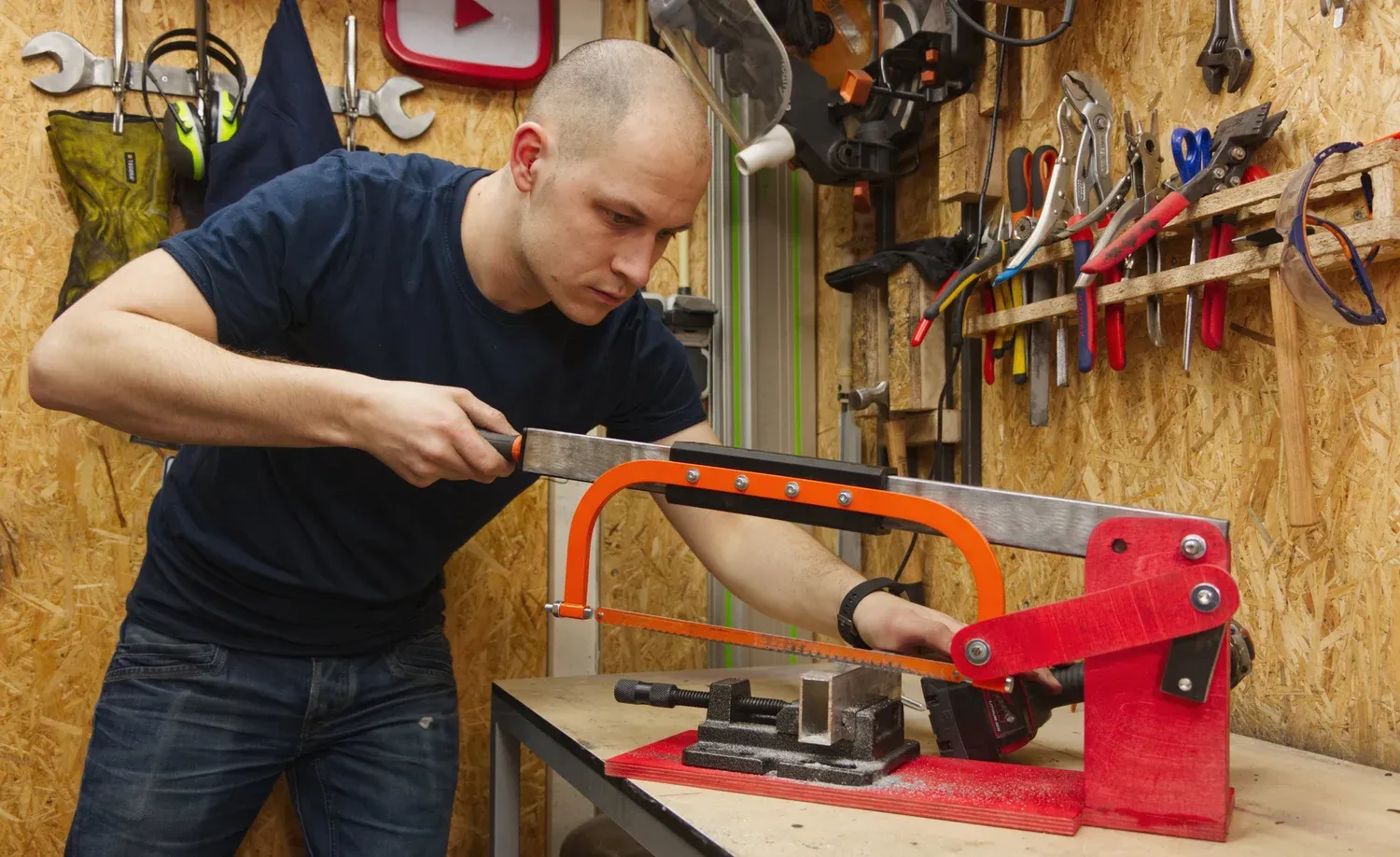 Power Hacksaw Machines Explained: Hydraulic, Air Powered, and Automatic Types for Metal Cutting